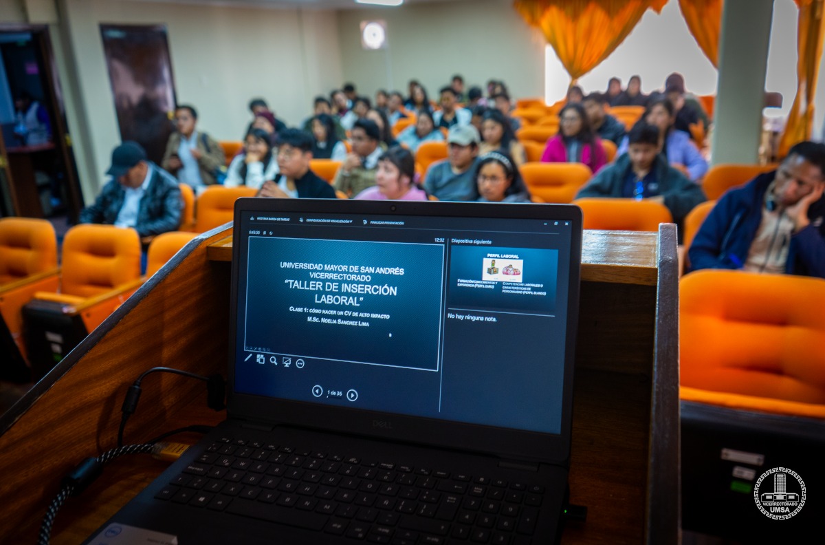 La UMSA fortalece las herramientas para la inserción laboral de su comunidad universitaria