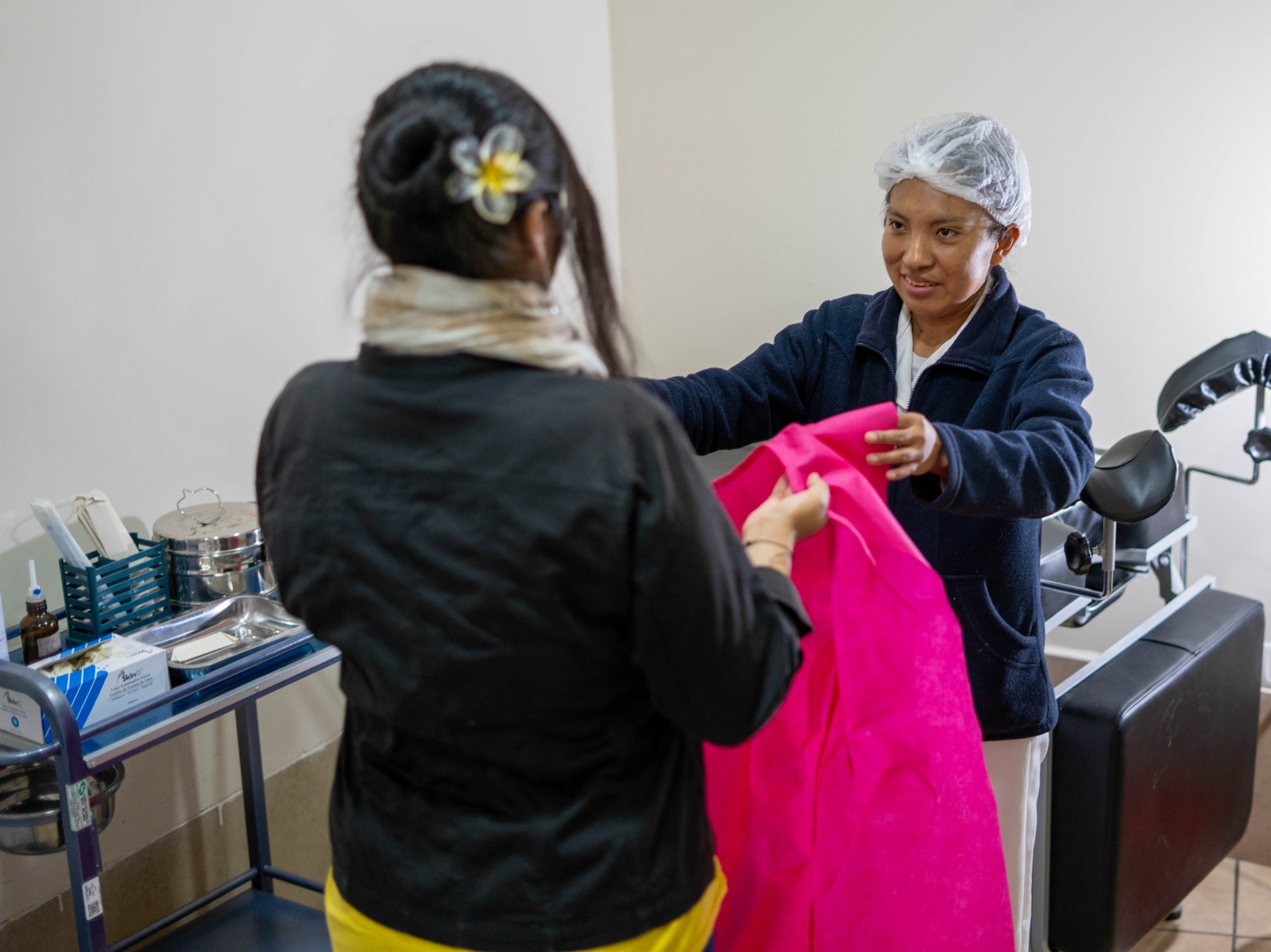 La prevención comienza en la juventud: UMSA ofrece pruebas gratuitas contra cáncer de mama y cuello uterino